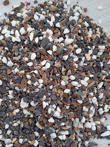 Kamenclub.ru: Мраморная крошка (щебень крошка микс: белый-зеленый-розовый) фр. 3-5 мм.  купить в Ижевске мрамор белый, зеленый, розовый мраморная декоративная крошка каменная 12000 руб/т   фото КАМЕНЬ КЛУБ