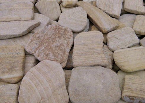 Kamenclub.ru: Песчаник пластушка галтованный желтый с рисунком (3 см)  купить в Ижевске плитняк - пластушка желтый песчаник 21000 руб/м3   фото КАМЕНЬ КЛУБ