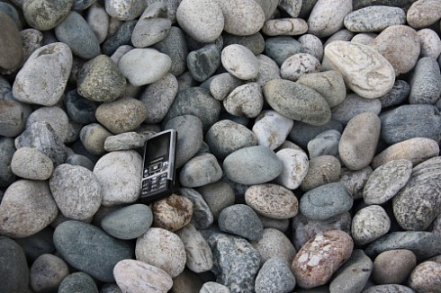 Kamenclub.ru: Галька речная окат (ассорти) фр. 50-100 мм. купить  в Ижевске галька природная округлая серая белая черная серая коричневая синяя галька речная окатанная округлая 6200 руб/т   фото КАМЕНЬ КЛУБ