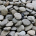 Kamenclub.ru: Галька речная плоская (серо-белая) фр. 70-120 мм. купить  в Ижевске галька галечник речной серый, белый окатанная плоская  природная галька 9000 руб/т   фото КАМЕНЬ КЛУБ