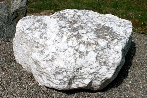 Kamenclub.ru: Мраморизированный известняк фр.500-1500 мм.  купить в Ижевске    10000 руб/т   фото КАМЕНЬ КЛУБ