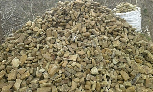 Kamenclub.ru: Песчаник для строительства и кладки блочный (фр 100-200 мм)  купить в Ижевске песчаник бежевый серый рыжий валун мелкий для строительства песчаник 6500 руб/т   фото КАМЕНЬ КЛУБ