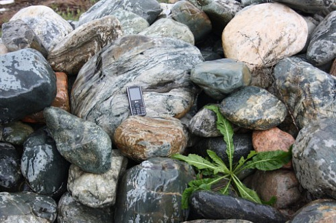 Kamenclub.ru: Ландшафтные валунчики фр.100-500 мм.  купить в Ижевске крупный природный камень серый, темно-серый, светло-серый речной валун крупный 4800 руб/т   фото КАМЕНЬ КЛУБ