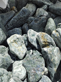 Галтованный жадеит (фр. 70-100 мм) фото Камень Клуб  купить в Ижевске