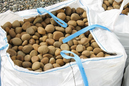 Kamenclub.ru: Песчаник ядра, фр. 100-300 мм  купить в Ижевске песчаник бежевый серый рыжий речная галька 5 000 руб/т   фото КАМЕНЬ КЛУБ