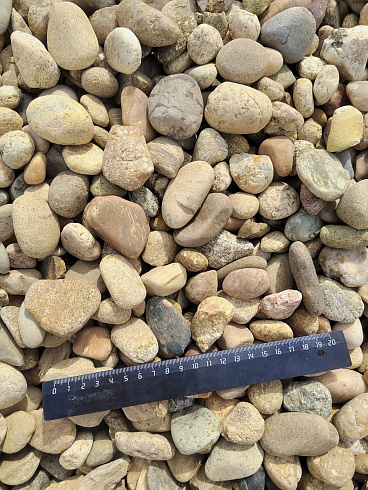 Kamenclub.ru: Галька речная окат рыжая фр. 20-40 мм. купить  в Ижевске галька речная окатанная рыжая желтая серая округлая речная галька 5000 руб/т   фото КАМЕНЬ КЛУБ