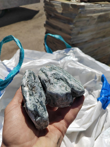 фото Галтованный жадеит (фр. 70-100 мм)  купить в Ижевске в интернет-портале КАМЕНЬ КЛУБ