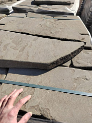 Kamenclub.ru: Песчаник пластушка галтованная серо-зеленая (3,0 см)  купить в Ижевске песчаник серо-зеленый песчаник 18000 руб/м3   фото КАМЕНЬ КЛУБ