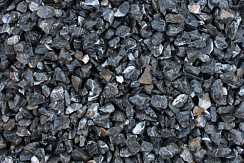 Kamenclub.ru: Щебень крошка черный (мрамор) фр. 3-5 мм.  купить в Ижевске мрамор черный белый с прожилками щебень мраморный декоративный колотый 18000 руб/т   фото КАМЕНЬ КЛУБ