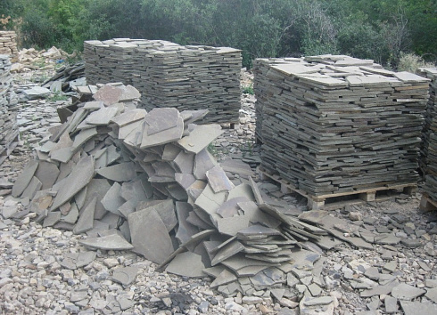 Kamenclub.ru: Песчаник пластушка серо-зеленый (1,5 см)  купить в Ижевске плитняк - пластушка серо-зеленый, серый, зеленый пластушка рваная ландшафтная колотая 10200 руб/м3   фото КАМЕНЬ КЛУБ