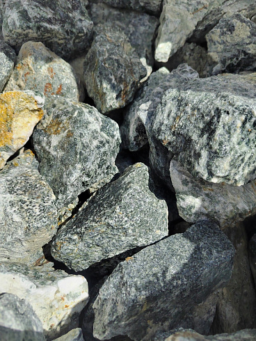 фото Галтованный жадеит (фр. 70-100 мм)  купить в Ижевске в интернет-портале КАМЕНЬ КЛУБ