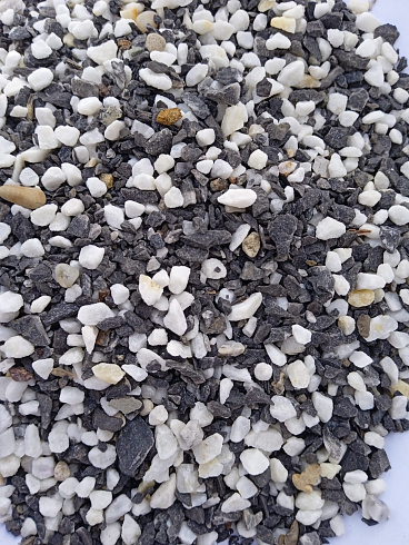 Kamenclub.ru: Мраморная крошка (щебень крошка микс : белый-черный-розовый) фр. 3-5 мм.  купить в Ижевске мрамор белый, черный, розовый, разноцветный мраморная каменная крошка декорвтивная 12000 руб/т   фото КАМЕНЬ КЛУБ