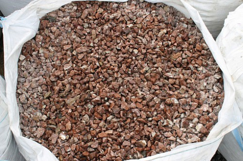 Kamenclub.ru: Мраморная крошка (щебень крошка розовый) фр. 20-40 мм.  купить в Ижевске мрамор розовый, красный мраморная крошка декоративная 11000 руб/т   фото КАМЕНЬ КЛУБ