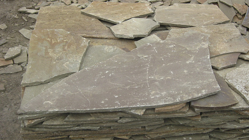 Kamenclub.ru: Песчаник пластушка серо-зеленый (3,0 см)  купить в Ижевске песчаник серо-зеленый, серый, зеленый песчаник пластушка колотый рваный ландшафтный 10200 руб/м3   фото КАМЕНЬ КЛУБ