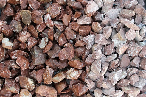 Kamenclub.ru: Мраморная крошка (щебень крошка розовый) фр. 20-40 мм.  купить в Ижевске мрамор розовый, красный мраморная крошка декоративная 11000 руб/т   фото КАМЕНЬ КЛУБ