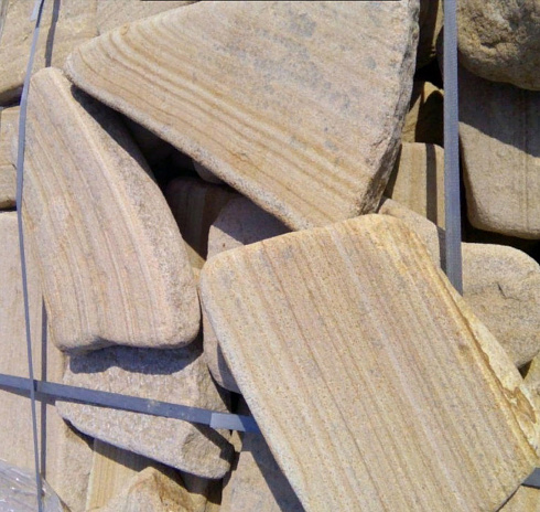 Kamenclub.ru: Песчаник пластушка галтованный желтый с рисунком (3 см)  купить в Ижевске плитняк - пластушка желтый песчаник 21000 руб/м3   фото КАМЕНЬ КЛУБ