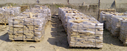 Kamenclub.ru: Песчаник пластушка галтованный желтый с рисунком (3 см)  купить в Ижевске плитняк - пластушка желтый песчаник 21000 руб/м3   фото КАМЕНЬ КЛУБ