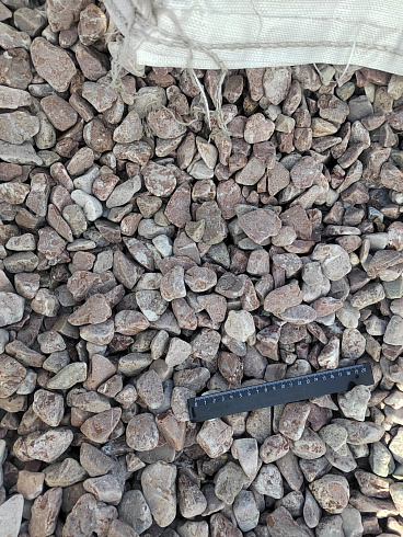 Kamenclub.ru: Мраморная крошка (щебень галтованный розовый) фр.20-40 мм.  купить в Ижевске мрамор розовый, красный оголтованный округлый щебень  15000 руб/т   фото КАМЕНЬ КЛУБ