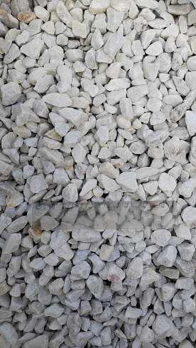 Kamenclub.ru: Мраморная крошка, щебень, цвет-белый, фр. 5-10 мм.  купить в Ижевске мрамор белый, айвори, молочный мраморная каменная крошка ландшафтная 12000 руб/т   фото КАМЕНЬ КЛУБ