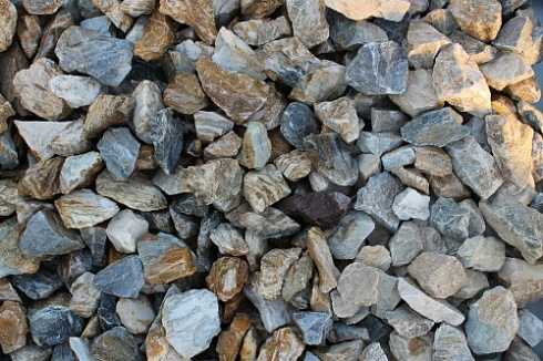 Kamenclub.ru: Мраморная крошка (щебень крошка медовый) фр. 20-40 мм.  купить в Ижевске мрамор бежевый рыжий желтый ландшафтная мраморная крошка 12000 руб/т   фото КАМЕНЬ КЛУБ