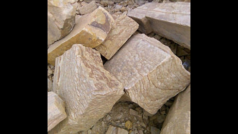 Kamenclub.ru: Песчаник пластушка желтый с рисунком (4-6 см)  купить в Ижевске плитняк пластушка желтый с рисунком песчаник 9 000 руб/м3   фото КАМЕНЬ КЛУБ