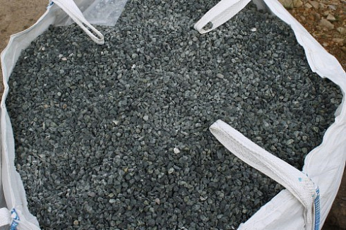 Kamenclub.ru: Щебень крошка зеленый (змеевик) фр. 10-20 мм.  купить в Ижевске змеевик зеленый, салатовый декоративная ландшафтная каменная крошка щебня 7 200 руб/т   фото КАМЕНЬ КЛУБ