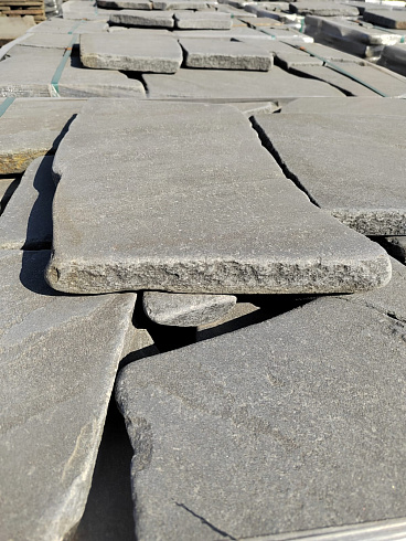 Kamenclub.ru: Песчаник галтованный для облицовки (фр. 2-5 см)  купить в Ижевске песчник рыжий желтый серый песчаник окатанный речной 6 000 руб/т   фото КАМЕНЬ КЛУБ