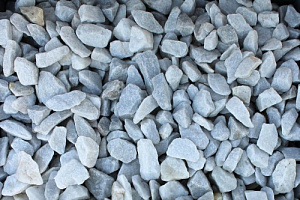 Kamenclub.ru: Мраморная крошка, щебень, цвет-белый,  фр. 20-40 мм.  купить в Ижевске мрамор белый молочный слоновая кость айвори  мраморная крошка ландшафтная 12000 руб/т   фото КАМЕНЬ КЛУБ