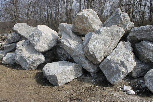 Kamenclub.ru: Мраморизированный известняк фр.500-1500 мм.  купить в Ижевске    10000 руб/т   фото КАМЕНЬ КЛУБ