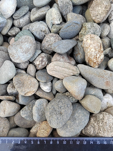 Kamenclub.ru: Галька речная окат (пестрая) фр. 20-40 мм. купить  в Ижевске галька речная пестрая, серая, серые оттенки галька речная окатанная округлая 5000 руб/т   фото КАМЕНЬ КЛУБ