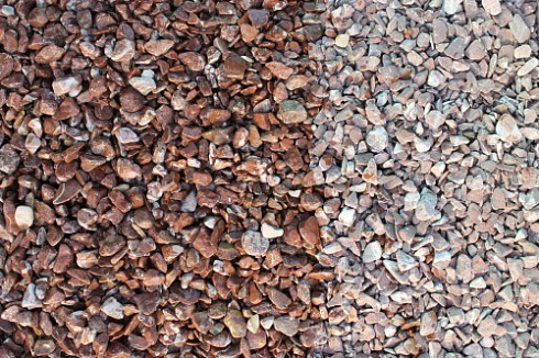 Kamenclub.ru: Мраморная крошка (щебень галтованный розовый) фр.10-20 мм.  купить в Ижевске мрамор розовый, красный ландшафтный декоративный окатанный округлый щебень 15000 руб/т   фото КАМЕНЬ КЛУБ