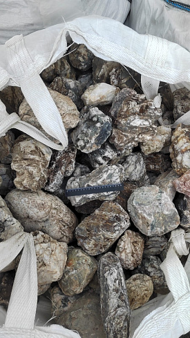 Kamenclub.ru: Кварцевый валунчик фр.100-300 мм.  купить в Ижевске кварц белый, бежевый молочный рыжий крупный природный камень галечник 7850 руб/т   фото КАМЕНЬ КЛУБ