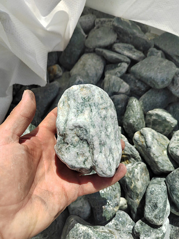 фото Галтованный жадеит (фр. 70-100 мм)  купить в Ижевске в интернет-портале КАМЕНЬ КЛУБ