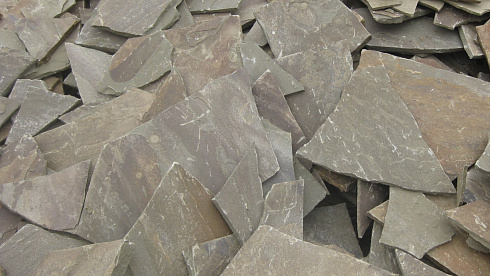 Kamenclub.ru: Песчаник пластушка серо-зеленый (3,0 см)  купить в Ижевске песчаник серо-зеленый, серый, зеленый песчаник пластушка колотый рваный ландшафтный 10200 руб/м3   фото КАМЕНЬ КЛУБ