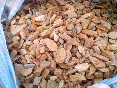 Kamenclub.ru: Щебень крошка желтый (ЗЛАТОЛИТ) фр. 5-10 мм.  купить в Ижевске мрамор золотистый, бежевый, желтый каменная ландшафтная декоративная крошка здатолита 8500 руб/т   фото КАМЕНЬ КЛУБ