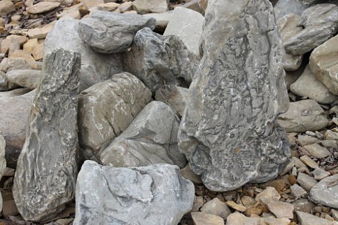 Kamenclub.ru: Песчаник декоративный ландшафтный (фр. 300-500 мм)  купить в Ижевске песчаник желтый рыжий серый зеленый валун речной окатанный природный песчаника 4 500 руб/т   фото КАМЕНЬ КЛУБ