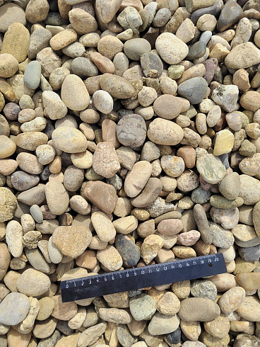 Kamenclub.ru: Галька речная окат рыжая фр. 20-40 мм. купить  в Ижевске галька речная окатанная рыжая желтая серая округлая речная галька 5000 руб/т   фото КАМЕНЬ КЛУБ