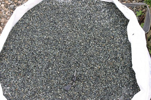 Kamenclub.ru: Щебень крошка зеленый (змеевик) фр. 5-10 мм  купить в Ижевске змеевик зеленый, салатовый ландшафтный декоративный щебень крошка 7 200 руб/т   фото КАМЕНЬ КЛУБ