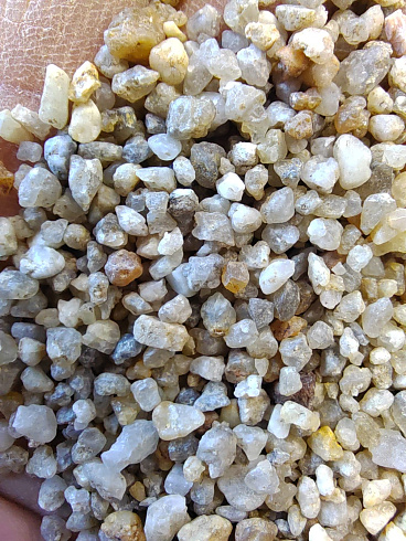 Кварцевый песок сухой фракцинированный фр. 1,6-4 мм.  купить в Ижевске фото Камень Клуб