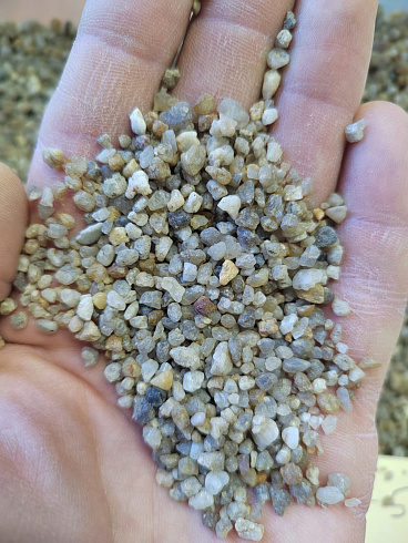 Кварцевый песок для площадок фр. 2-5 мм.  купить в Ижевске фото Камень Клуб