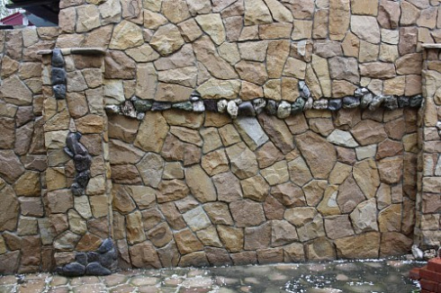 Kamenclub.ru: Песчаник колотый для облицовки (фр. 2-3 см)  купить в Ижевске песчаник бежевый серый рыжий песчаник строительный 5000 руб/т   фото КАМЕНЬ КЛУБ