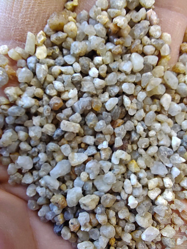 Кварцевый песок для площадок фр. 2-5 мм.  купить в Ижевске фото Камень Клуб