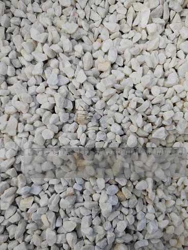 Kamenclub.ru: Мраморная крошка, щебень, цвет-белый, фр. 5-10 мм.  купить в Ижевске мрамор белый, айвори, молочный мраморная каменная крошка ландшафтная 12000 руб/т   фото КАМЕНЬ КЛУБ