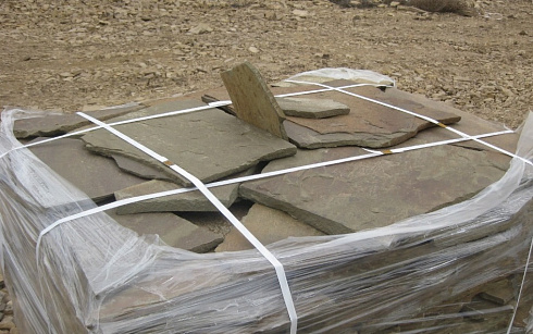 Kamenclub.ru: Песчаник пластушка серо-зеленый (3,0 см)  купить в Ижевске песчаник серо-зеленый, серый, зеленый песчаник пластушка колотый рваный ландшафтный 10200 руб/м3   фото КАМЕНЬ КЛУБ