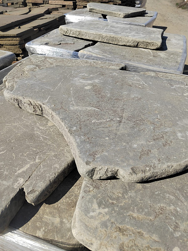 Kamenclub.ru: Песчаник галтованный для облицовки (фр. 2-5 см)  купить в Ижевске песчник рыжий желтый серый песчаник окатанный речной 6 000 руб/т   фото КАМЕНЬ КЛУБ