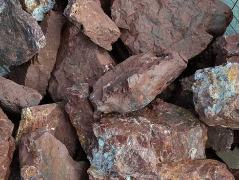 Kamenclub.ru: Щебень крошка красный (ЯШМА) фр. 5-10 мм.  купить в Ижевске крошка каменная яшмы красный, бордовый, темно-красный декоративная крошка ландшафтная каменная яшмоидная 8500 руб/т   фото КАМЕНЬ КЛУБ