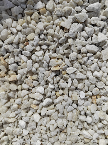 Kamenclub.ru: Мраморная крошка, щебень, цвет-белый, фр. 5-10 мм.  купить в Ижевске мрамор белый, айвори, молочный мраморная каменная крошка ландшафтная 12000 руб/т   фото КАМЕНЬ КЛУБ