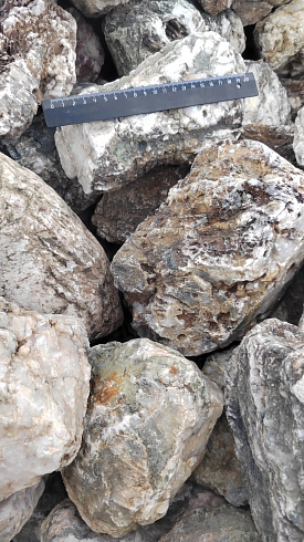 Kamenclub.ru: Кварцевый валунчик фр.100-300 мм.  купить в Ижевске кварц белый, бежевый молочный рыжий крупный природный камень галечник 7850 руб/т   фото КАМЕНЬ КЛУБ