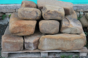 Kamenclub.ru: Песчаник для строительства и кладки (фр. 200-400 мм)  купить в Ижевске песчаник бежевый серый рыжий желтый блоки для строительства из песчаника 6500 руб/т   фото КАМЕНЬ КЛУБ