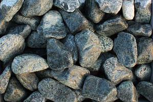 Kamenclub.ru: Щебень галтованный зеленый (змеевик) фр. 50-100 мм.  купить в Ижевске галтовка мраморная зеленый, салатовый мрамор 12 500 руб/т   фото КАМЕНЬ КЛУБ